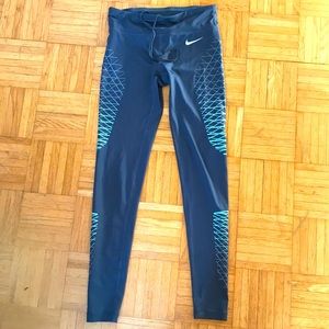 Small Nike running leggings